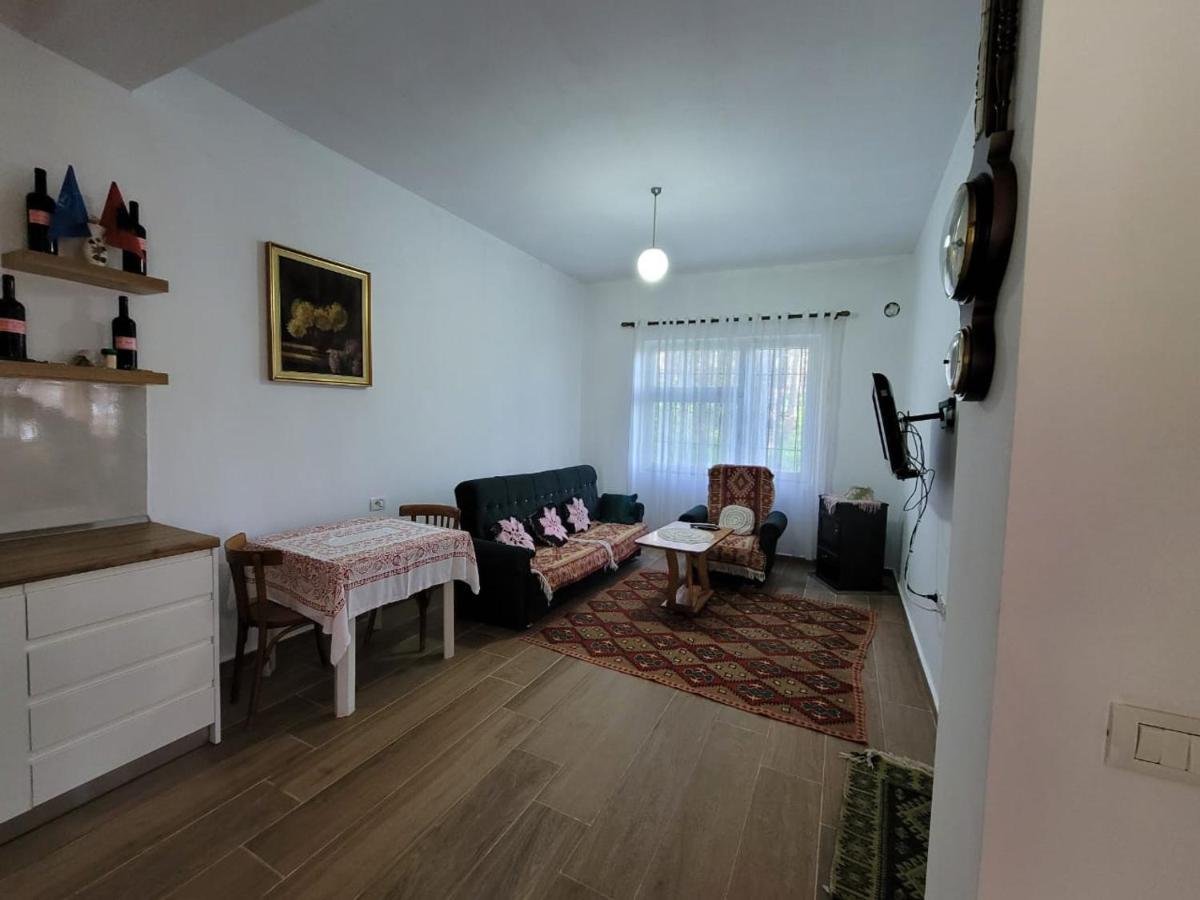 Bujtinat Skenderi Gjinar 2 Villa Exterior photo